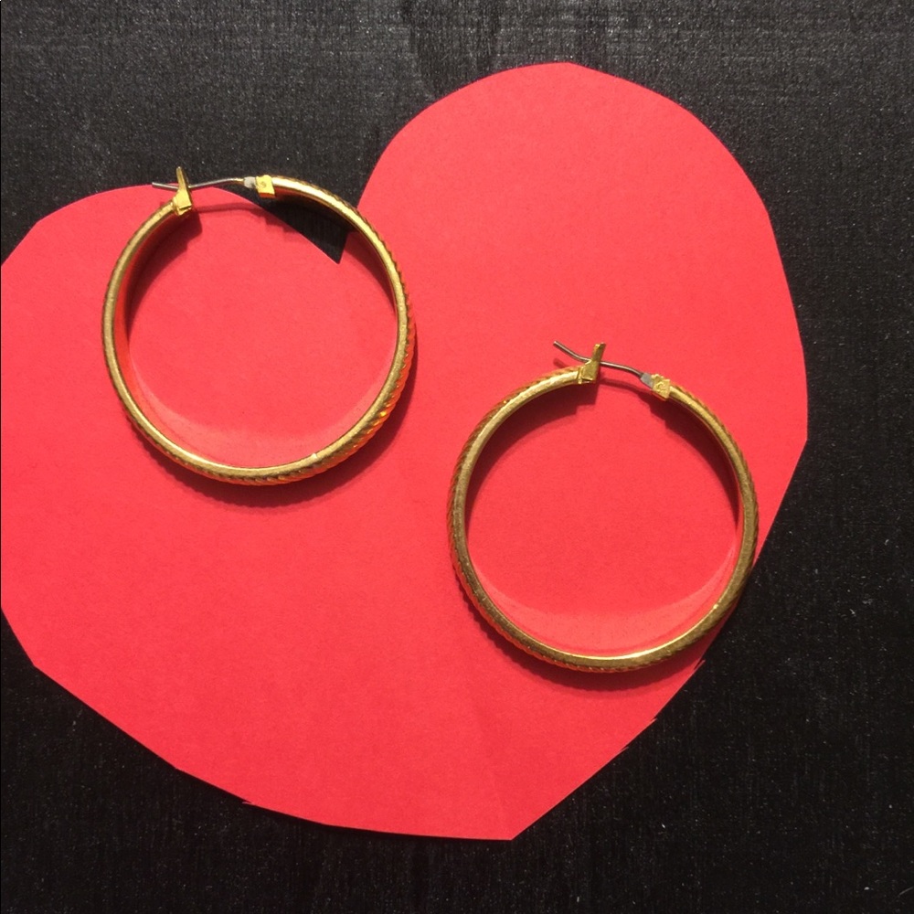 Simple hoop earrings